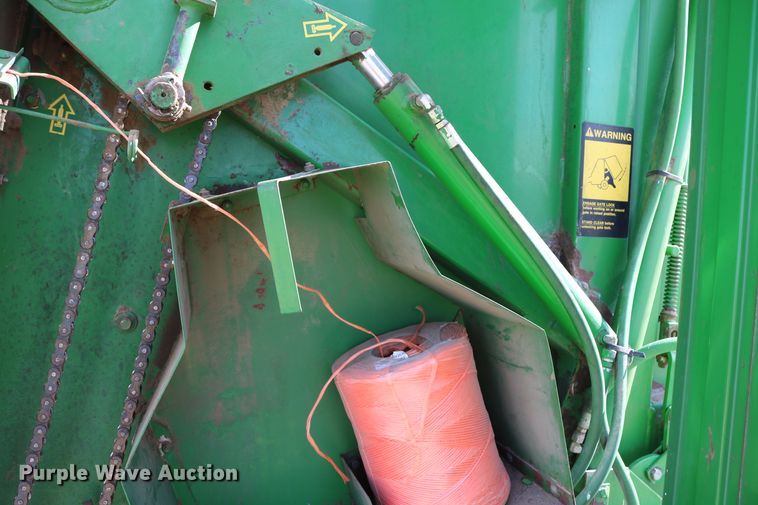 image for item DD6096 1992 John Deere 535 round baler
