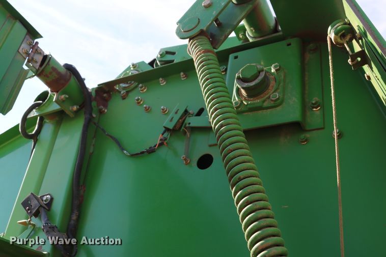 image for item DD6096 1992 John Deere 535 round baler