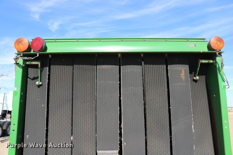 image for item DD6096 1992 John Deere 535 round baler