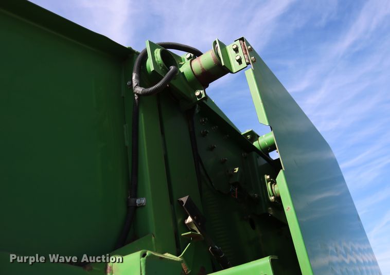 image for item DD6096 1992 John Deere 535 round baler