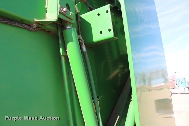 image for item DD6096 1992 John Deere 535 round baler