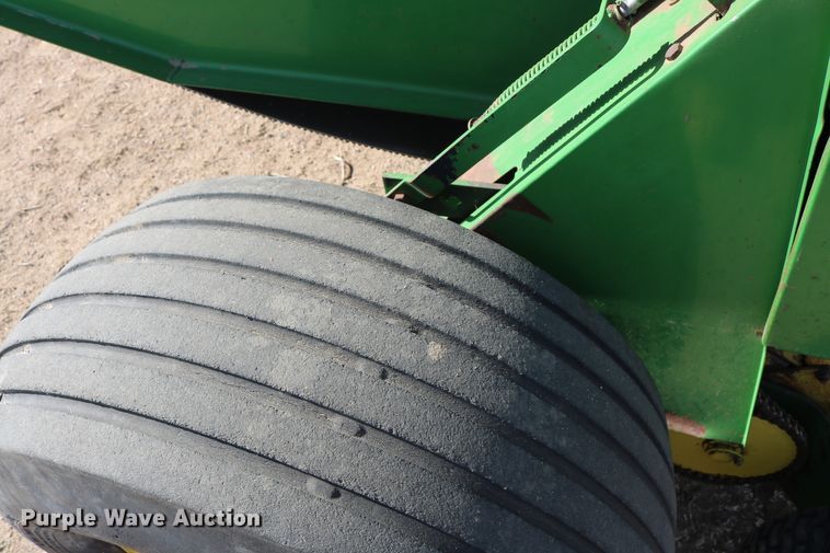 image for item DD6096 1992 John Deere 535 round baler