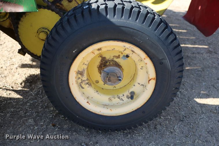 image for item DD6096 1992 John Deere 535 round baler