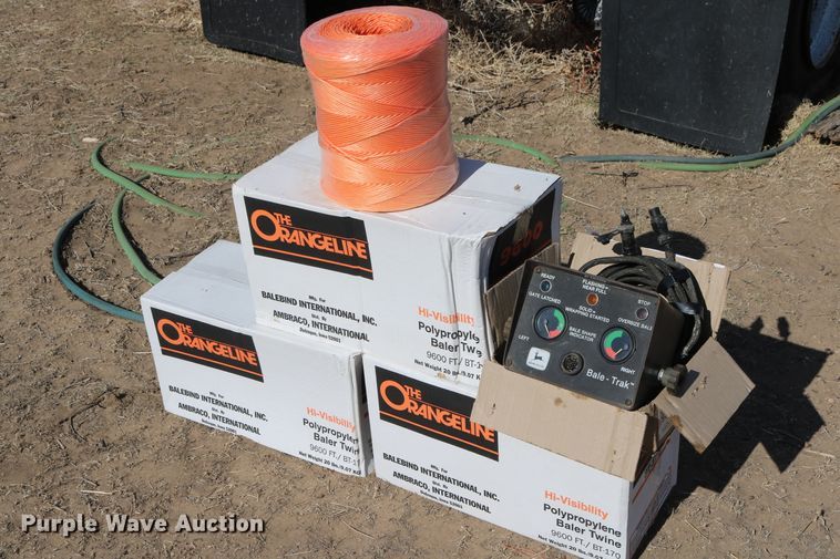 image for item DD6096 1992 John Deere 535 round baler