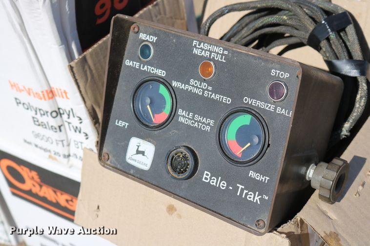 image for item DD6096 1992 John Deere 535 round baler