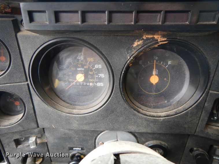 image for item DE5625 1987 GMC 7000 grain truck