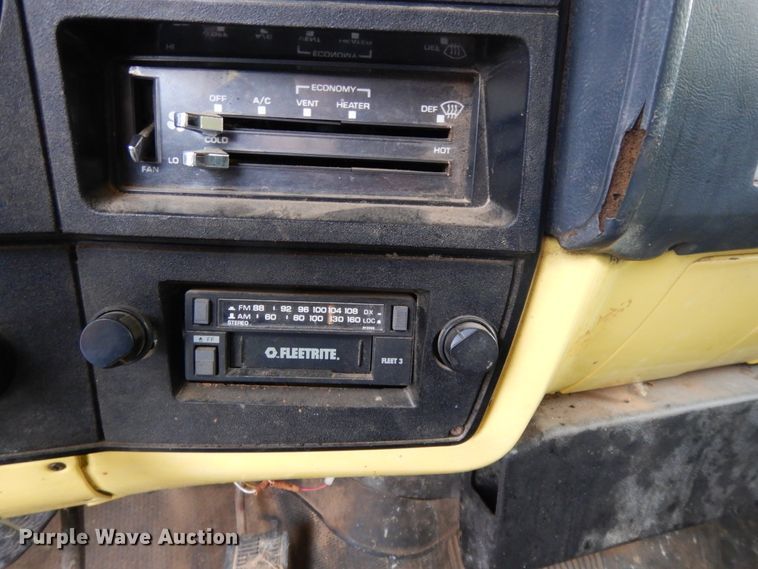 image for item DE5625 1987 GMC 7000 grain truck