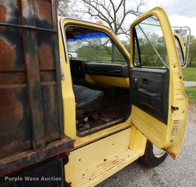 image for item DE5625 1987 GMC 7000 grain truck