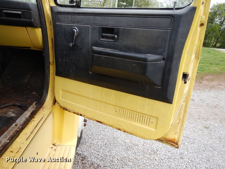 image for item DE5625 1987 GMC 7000 grain truck