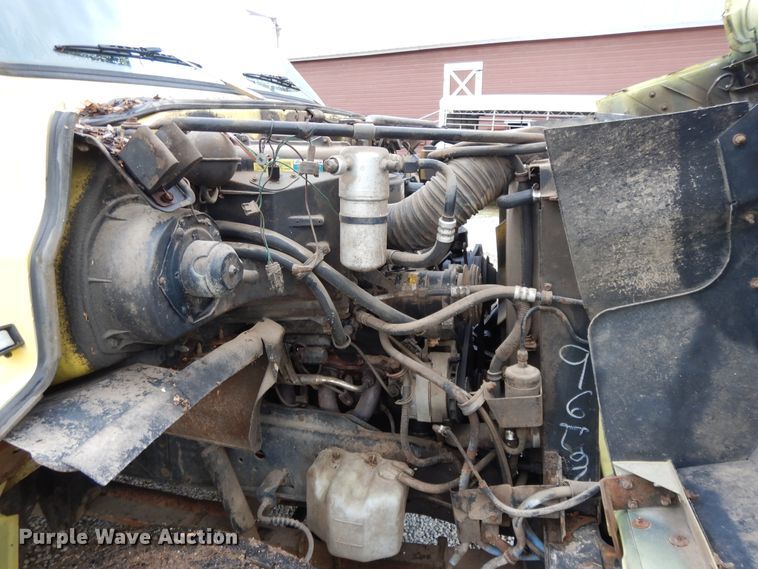 image for item DE5625 1987 GMC 7000 grain truck