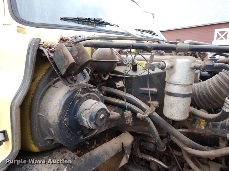 image for item DE5625 1987 GMC 7000 grain truck