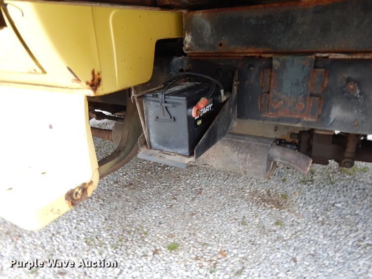 image for item DE5625 1987 GMC 7000 grain truck