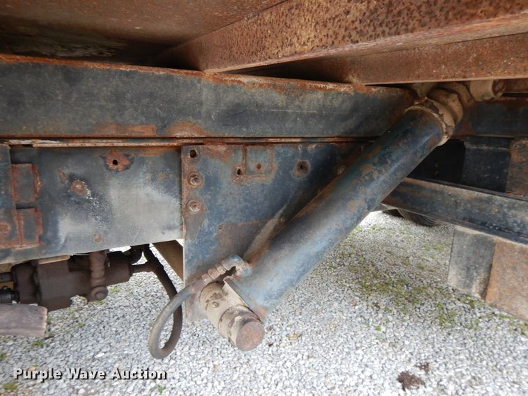 image for item DE5625 1987 GMC 7000 grain truck