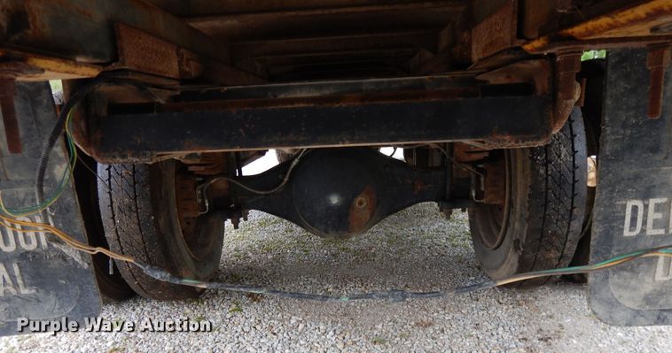 image for item DE5625 1987 GMC 7000 grain truck