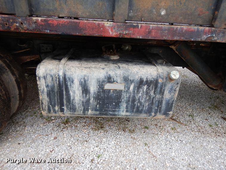 image for item DE5625 1987 GMC 7000 grain truck