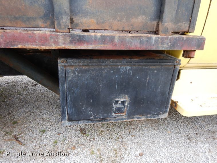 image for item DE5625 1987 GMC 7000 grain truck