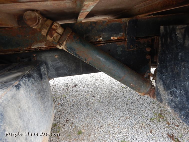 image for item DE5625 1987 GMC 7000 grain truck