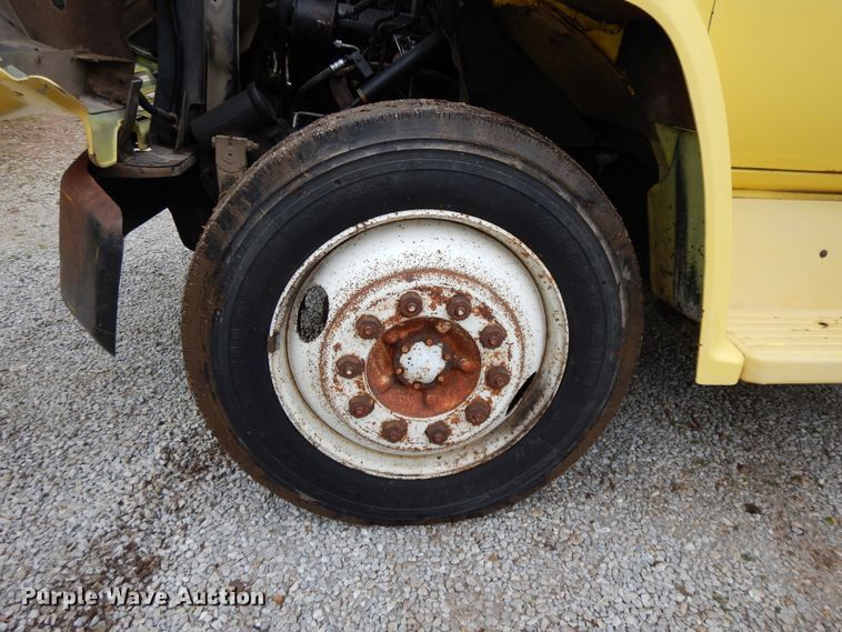 image for item DE5625 1987 GMC 7000 grain truck