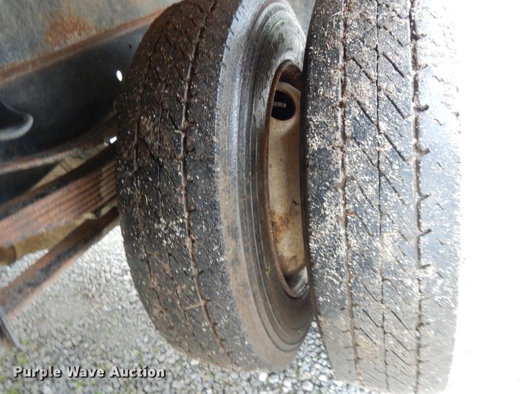 image for item DE5625 1987 GMC 7000 grain truck