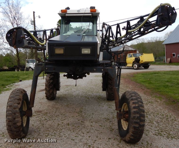 image for item DE5627 SpraCoupe Melroe 3630 sprayer