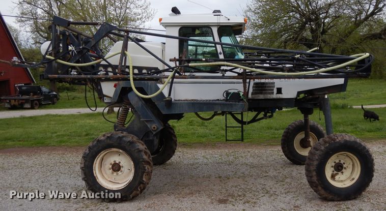 image for item DE5627 SpraCoupe Melroe 3630 sprayer