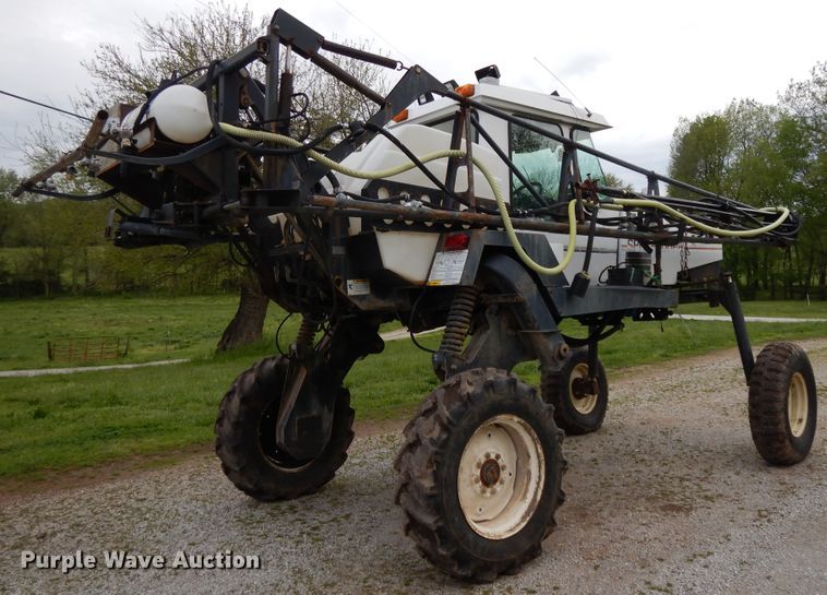 image for item DE5627 SpraCoupe Melroe 3630 sprayer