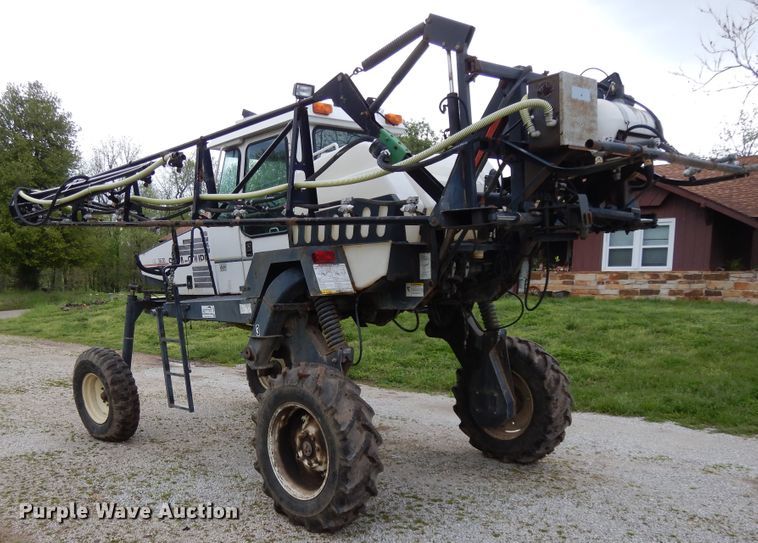 image for item DE5627 SpraCoupe Melroe 3630 sprayer