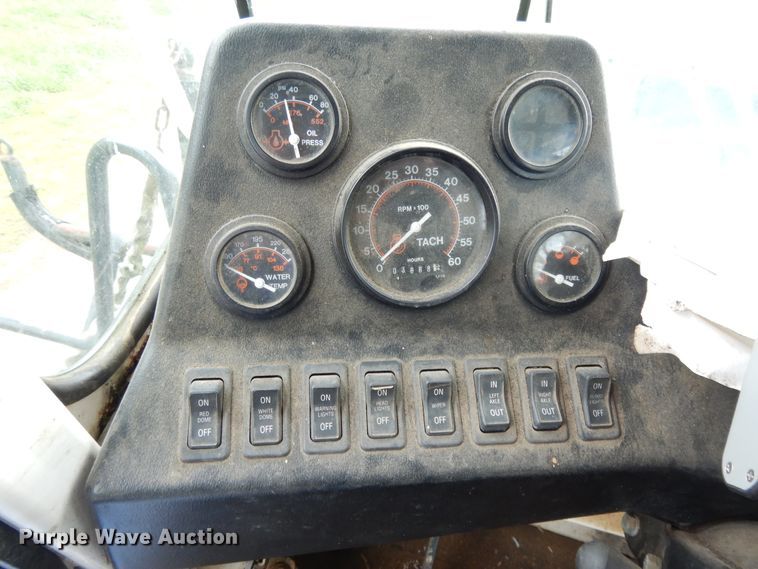 image for item DE5627 SpraCoupe Melroe 3630 sprayer