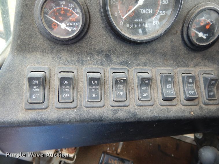 image for item DE5627 SpraCoupe Melroe 3630 sprayer