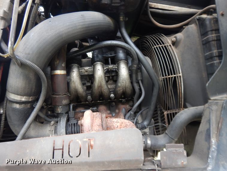 image for item DE5627 SpraCoupe Melroe 3630 sprayer