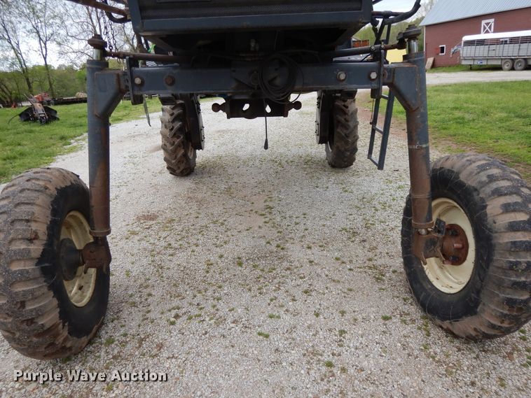 image for item DE5627 SpraCoupe Melroe 3630 sprayer