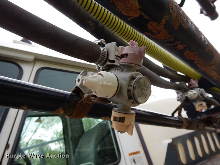 image for item DE5627 SpraCoupe Melroe 3630 sprayer