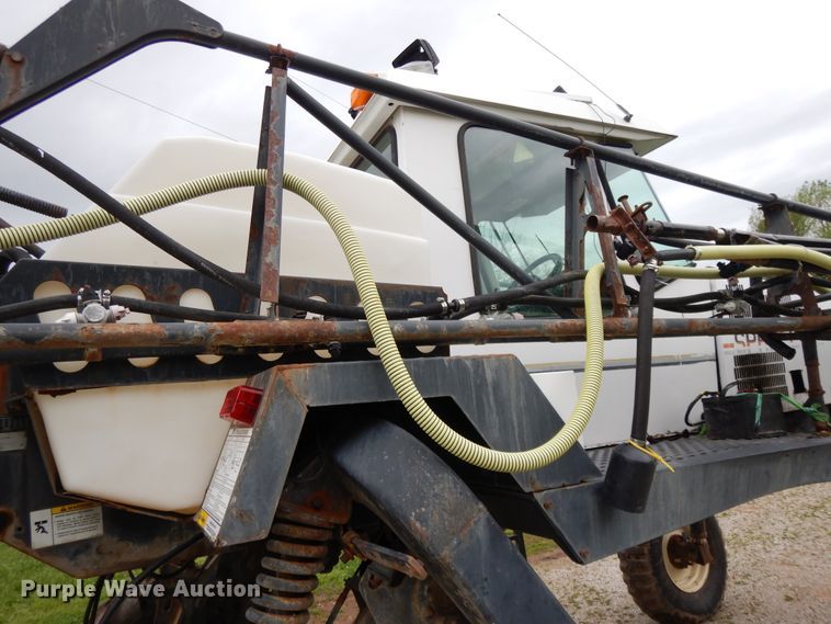 image for item DE5627 SpraCoupe Melroe 3630 sprayer