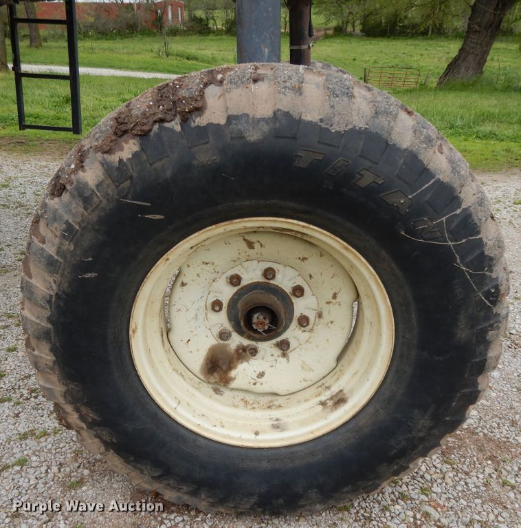 image for item DE5627 SpraCoupe Melroe 3630 sprayer