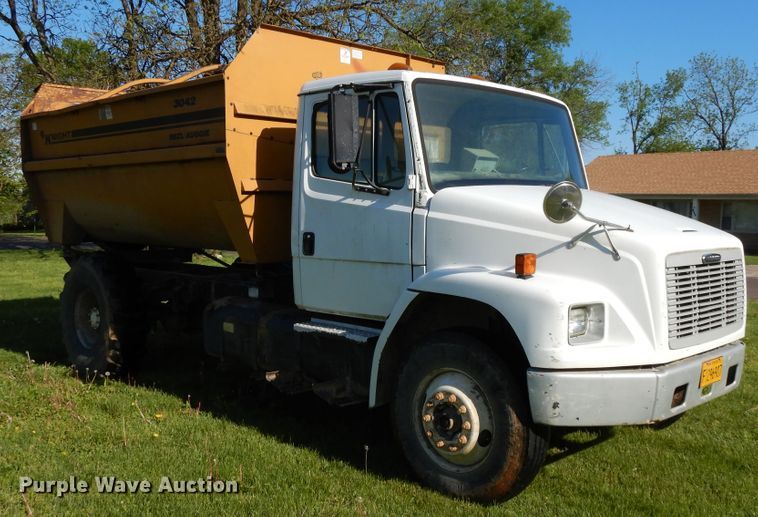 image for item DE5664 2001 Freightliner FL80 feed mixer truck