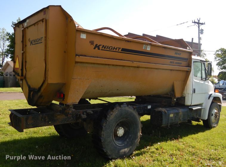 image for item DE5664 2001 Freightliner FL80 feed mixer truck