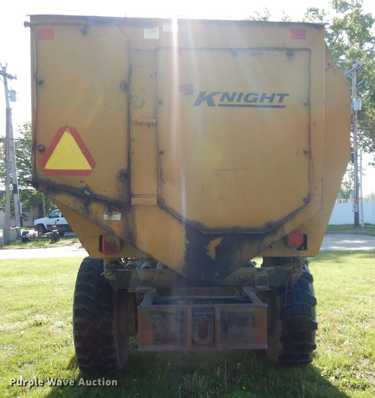 image for item DE5664 2001 Freightliner FL80 feed mixer truck