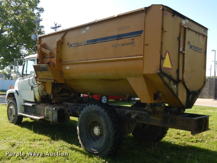 image for item DE5664 2001 Freightliner FL80 feed mixer truck