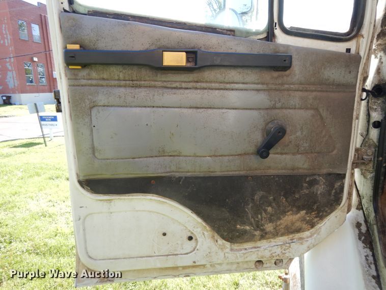 image for item DE5664 2001 Freightliner FL80 feed mixer truck