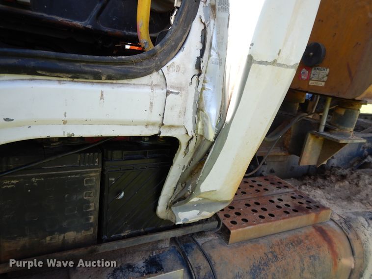 image for item DE5664 2001 Freightliner FL80 feed mixer truck