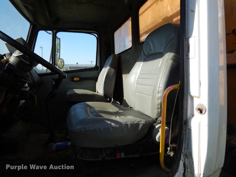 image for item DE5664 2001 Freightliner FL80 feed mixer truck