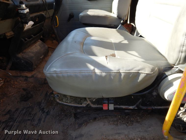 image for item DE5664 2001 Freightliner FL80 feed mixer truck