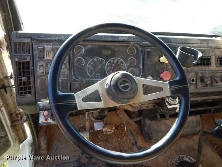 image for item DE5664 2001 Freightliner FL80 feed mixer truck