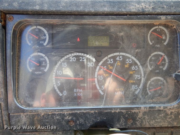 image for item DE5664 2001 Freightliner FL80 feed mixer truck