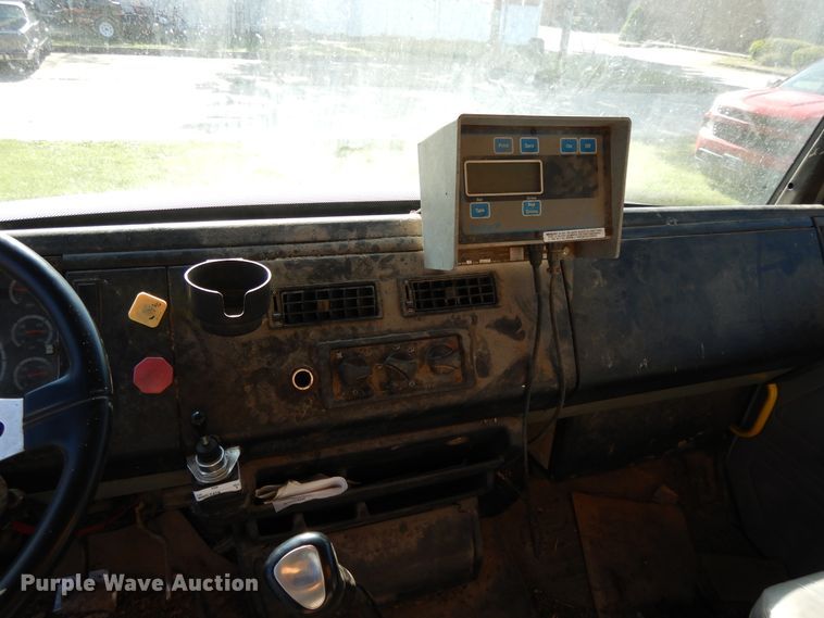 image for item DE5664 2001 Freightliner FL80 feed mixer truck