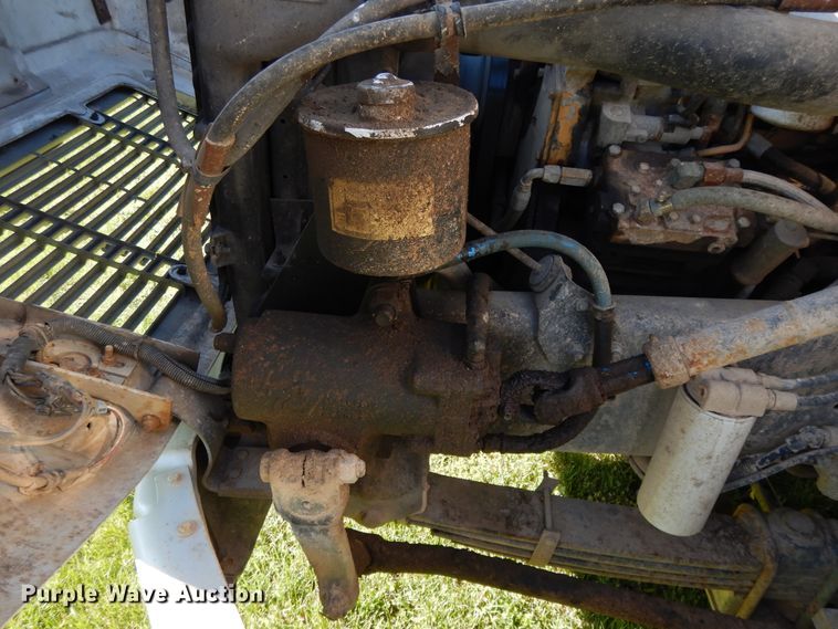 image for item DE5664 2001 Freightliner FL80 feed mixer truck