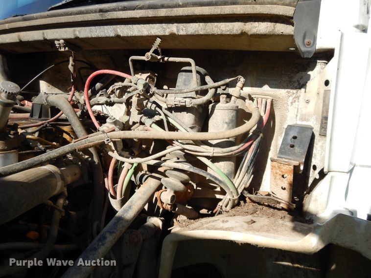 image for item DE5664 2001 Freightliner FL80 feed mixer truck