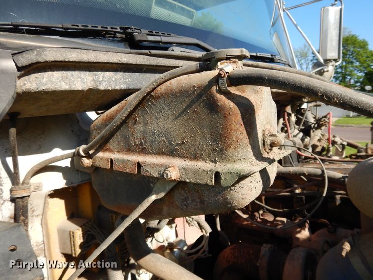 image for item DE5664 2001 Freightliner FL80 feed mixer truck