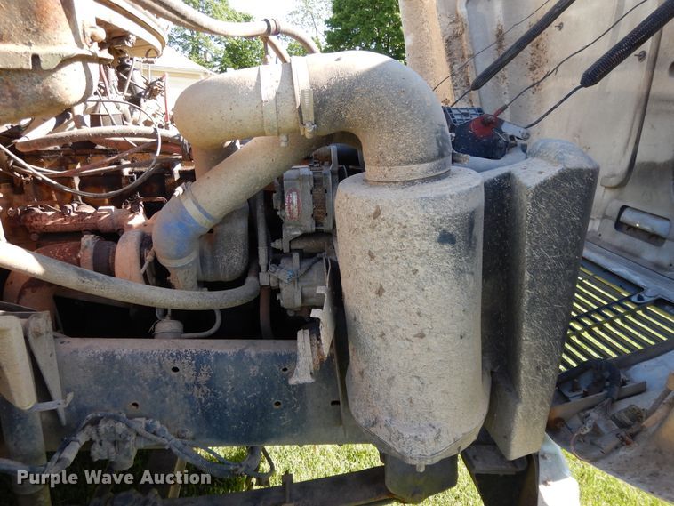 image for item DE5664 2001 Freightliner FL80 feed mixer truck