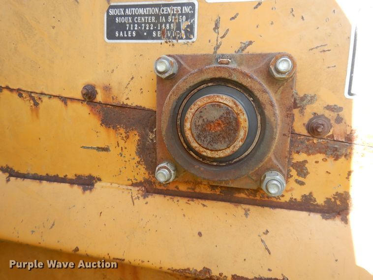 image for item DE5664 2001 Freightliner FL80 feed mixer truck